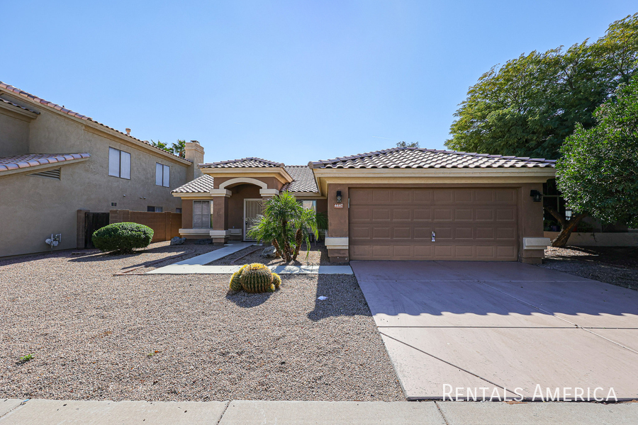 4647 E Lavender Ln in Phoenix, AZ - Foto de edificio