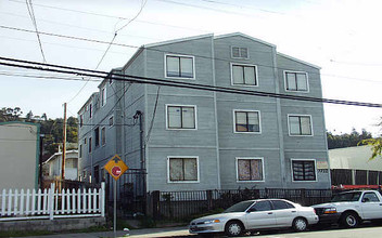 7732 Macarthur Blvd in Oakland, CA - Building Photo - Building Photo