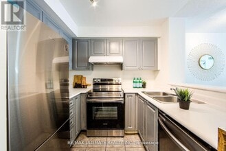 11 Lee Centre Dr in Toronto, ON - Building Photo - Building Photo