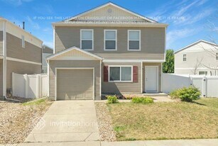 18606 E 45th Pl in Denver, CO - Building Photo