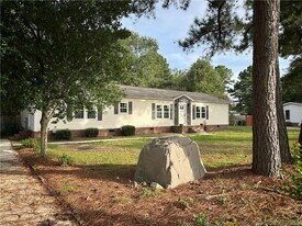 6105 Earp Ct in Hope Mills, NC - Building Photo