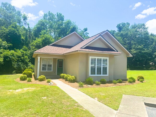 property at 4 Clayton Ln