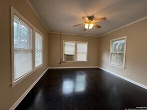 110 Barilla Pl in San Antonio, TX - Building Photo - Building Photo