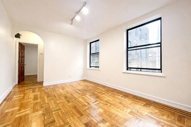 10 Adrian Ave, Unit 2G in New York, NY - Building Photo - Building Photo