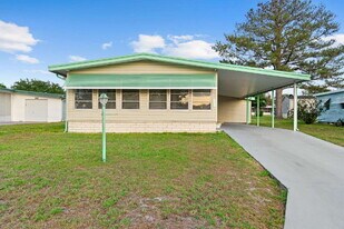 957 Tarrson Blvd in Lady Lake, FL - Building Photo