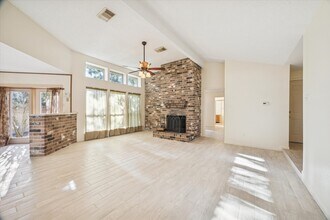 1119 Downing Cir in League City, TX - Building Photo - Building Photo