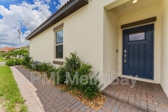 17558 Holly Wl Ave in Wimauma, FL - Building Photo - Building Photo