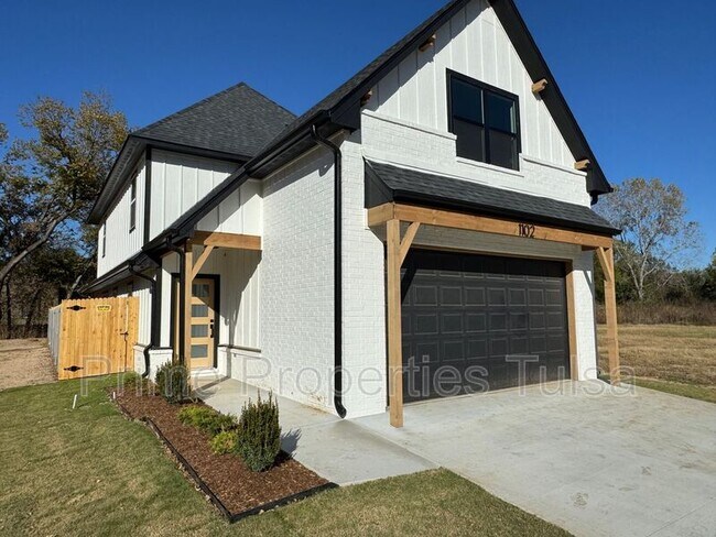 1102 E Delmar Pl in Broken Arrow, OK - Building Photo - Building Photo