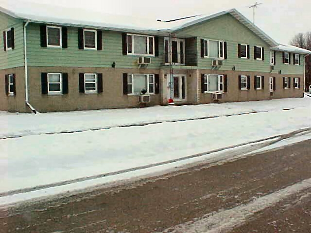 Oak Point Drive in Juneau, WI - Building Photo - Building Photo