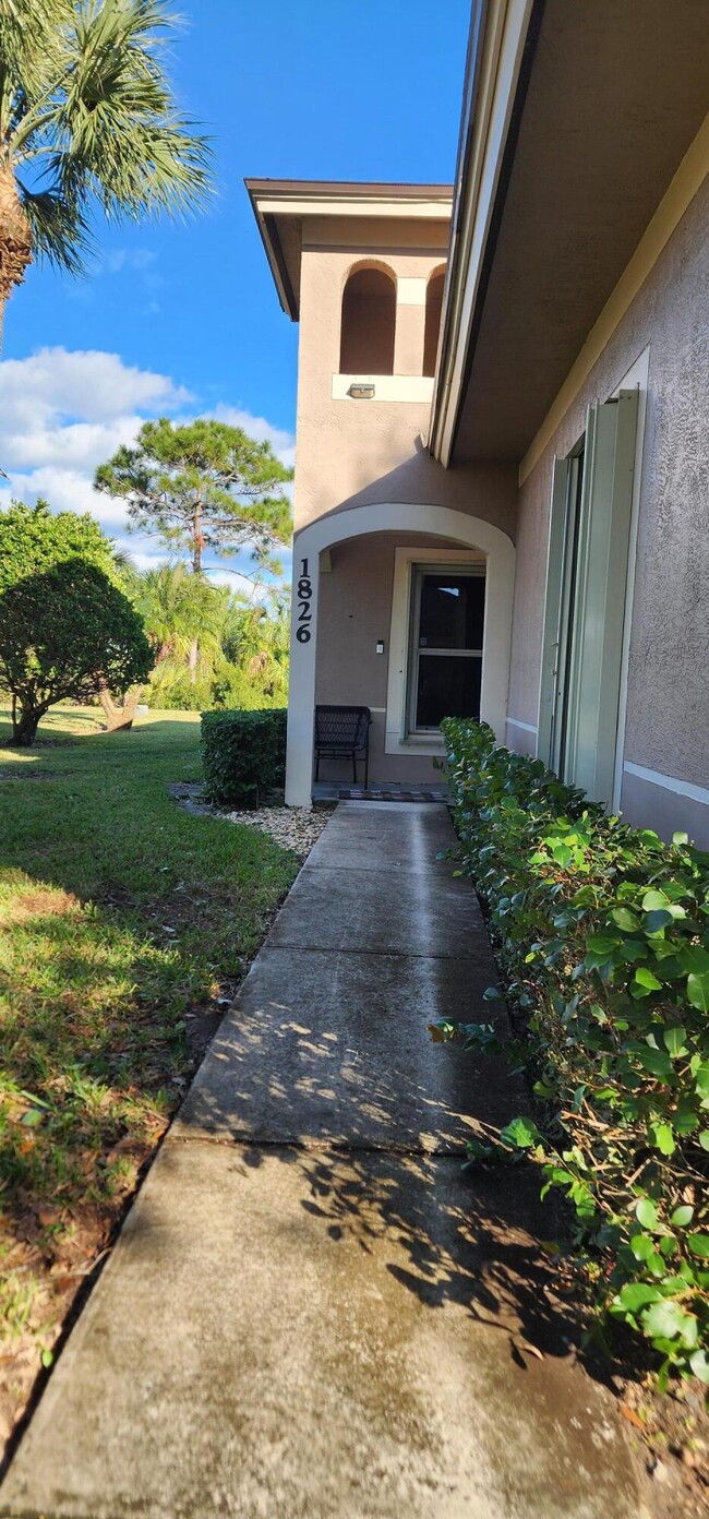 1826 E Sanderling Ln in Fort Pierce, FL - Foto de edificio - Building Photo