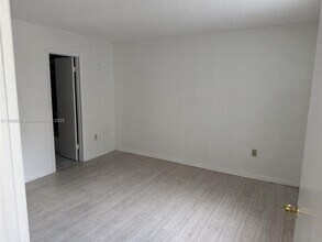 8670 NW 6th Ln, Unit 4-103 in Miami, FL - Building Photo - Building Photo