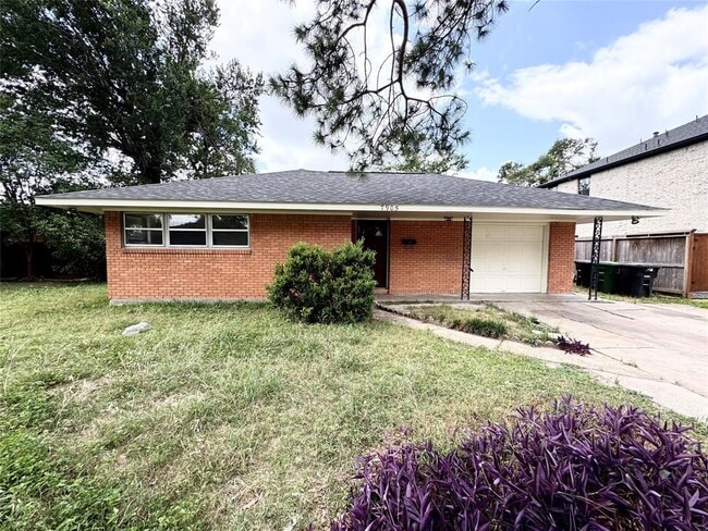 7905 Turquoise Ln in Houston, TX - Foto de edificio - Building Photo