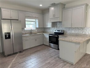 13 Puffin Ave in McAllen, TX - Building Photo - Building Photo