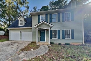 5051 Sugar Creek Dr in Sugar Hill, GA - Building Photo