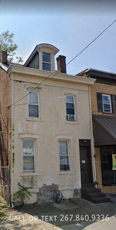 property at 2721 W 3rd St