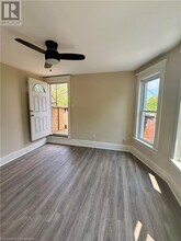 15 Freeman Pl in Hamilton, ON - Building Photo - Building Photo