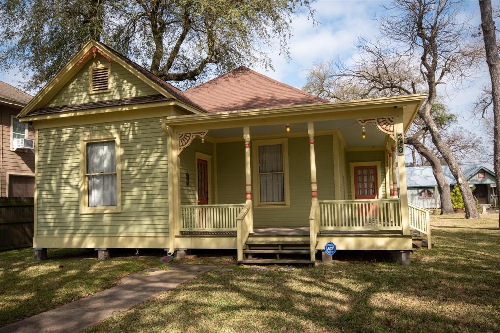 210 5th St N in Texas City, TX - Building Photo