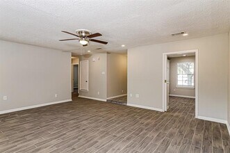 3025 Montclair Pl in Denton, TX - Building Photo - Building Photo