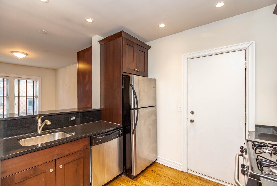 3816 N Sheffield Ave, Unit 2W in Chicago, IL - Building Photo