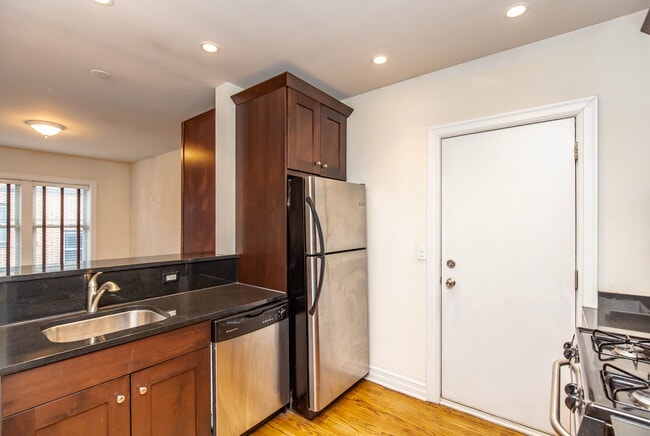 3816 N Sheffield Ave, Unit 2W