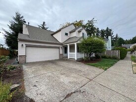 14904 SE Paddington Rd in Clackamas, OR - Building Photo