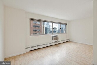 2101-17 Chestnut St in Philadelphia, PA - Building Photo - Building Photo