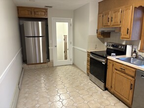 274 Derby St, Unit 1 in Newton, MA - Building Photo - Building Photo