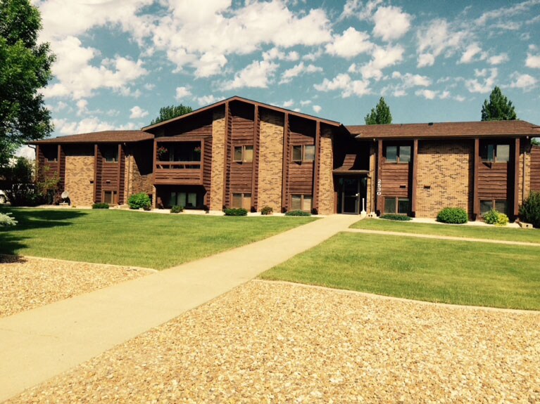 HMW Apartments in Dickinson, ND - Foto de edificio