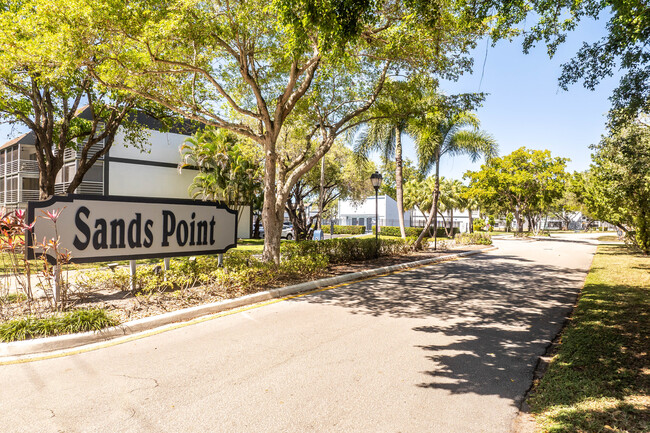 Sands Point Condominium in Tamarac, FL - Building Photo - Building Photo