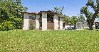 4 Bentwood Ln, Unit 1B in Orange Park, FL - Building Photo