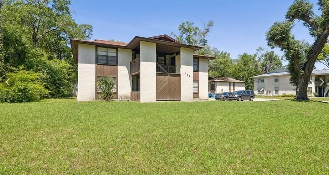 4 Bentwood Ln, Unit 1B