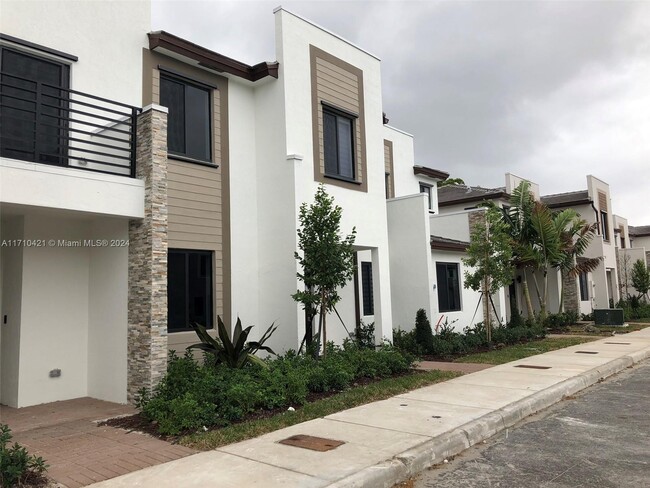 344 NE 208th Terrace in Miami, FL - Building Photo - Building Photo