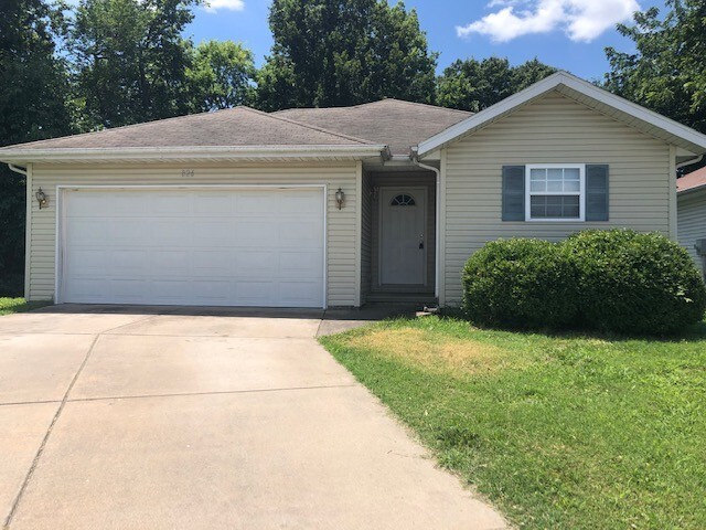 826 W Delmar St in Springfield, MO - Building Photo