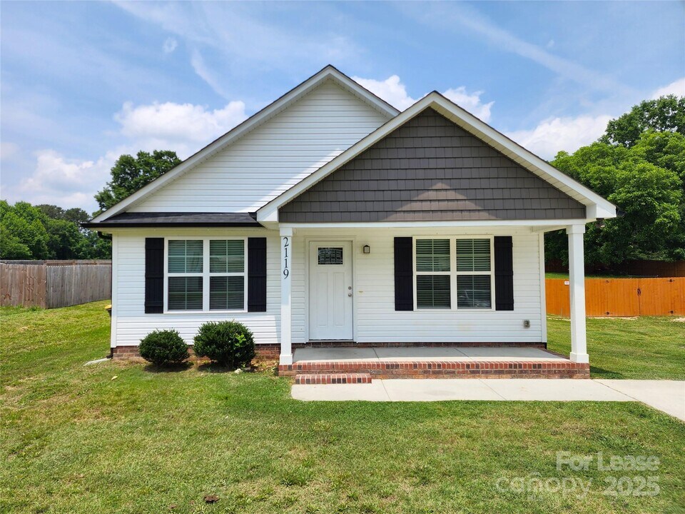 2119 Moose Rd in Kannapolis, NC - Building Photo