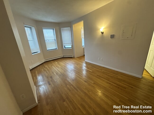 67 S Huntington Ave, Unit 1 in Boston, MA - Building Photo - Building Photo