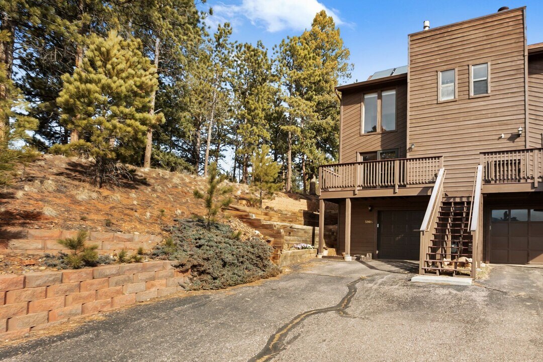 590 Greenway Ct in Woodland Park, CO - Building Photo