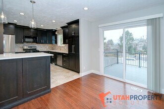9852 Pinehurst Dr in Sandy, UT - Building Photo - Building Photo
