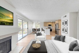 Montanosa in San Diego, CA - Foto de edificio - Building Photo