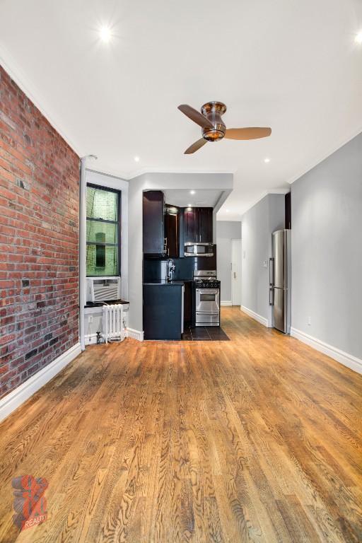 250 Mott St