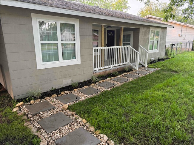 2334 W Denman St in Stephenville, TX - Building Photo - Building Photo