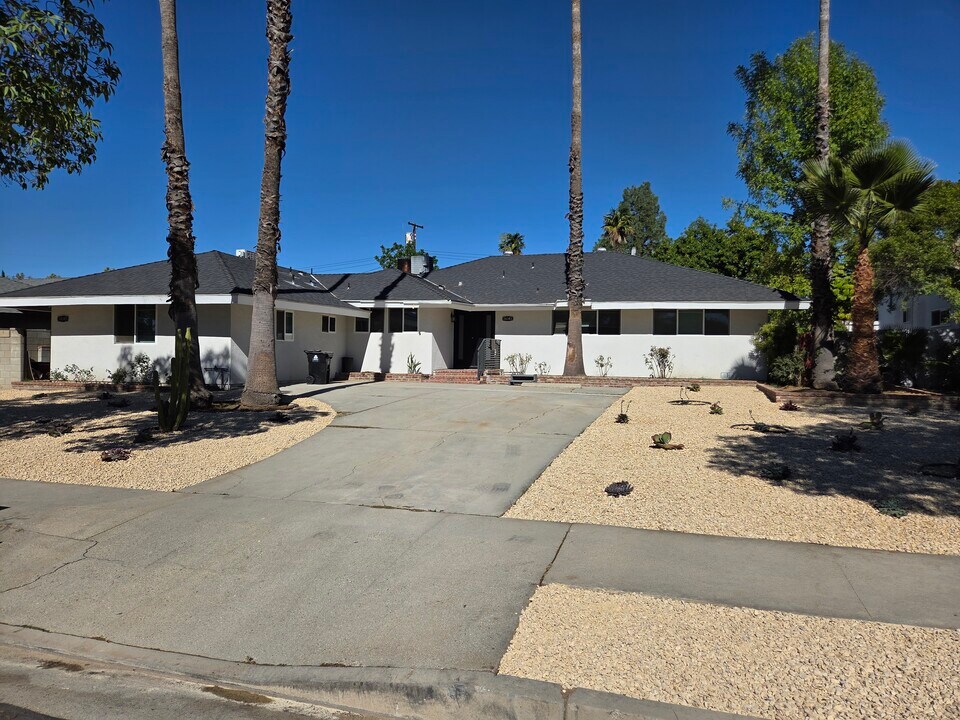 18343 San Jose St in Porter Ranch, CA - Building Photo