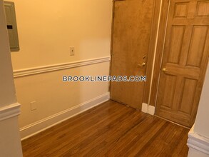 360 Riverway-Unit -4 in Boston, MA - Building Photo - Building Photo