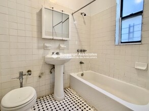 76 Vermilyea Ave in New York, NY - Building Photo - Building Photo