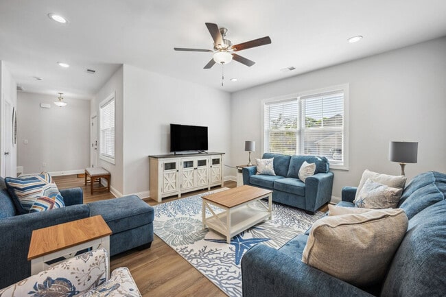 13160 Ocean Hwy in Pawleys Island, SC - Building Photo - Building Photo