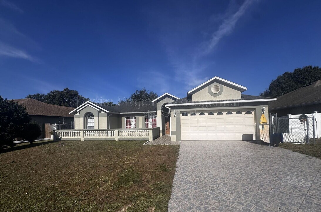 116 Barrington Dr in Kissimmee, FL - Building Photo