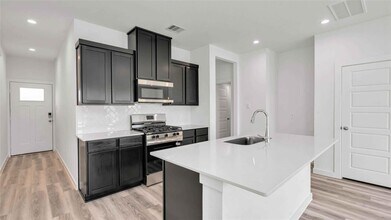 2908 Crown Gate Dr in Houston, TX - Building Photo - Building Photo