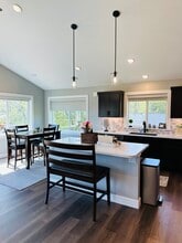 1200 Eric Ln in Homer, AK - Building Photo - Building Photo