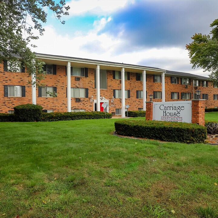 Carriage House Apartment in Albion, MI - Foto de edificio