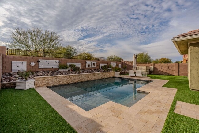 property at 2619 E Daniel Dr