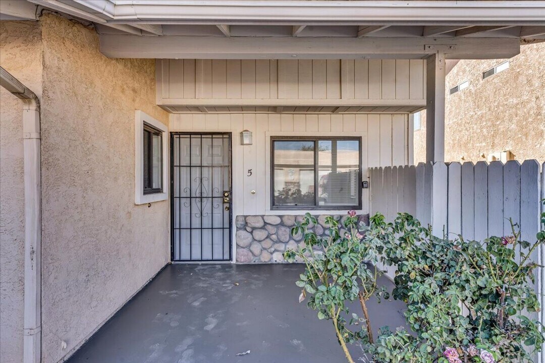 8922 I Ave in Hesperia, CA - Building Photo